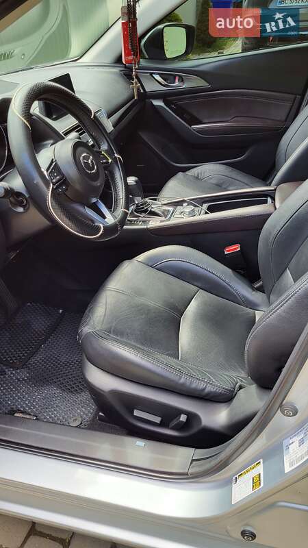 Седан Mazda 3 2018 в Львові