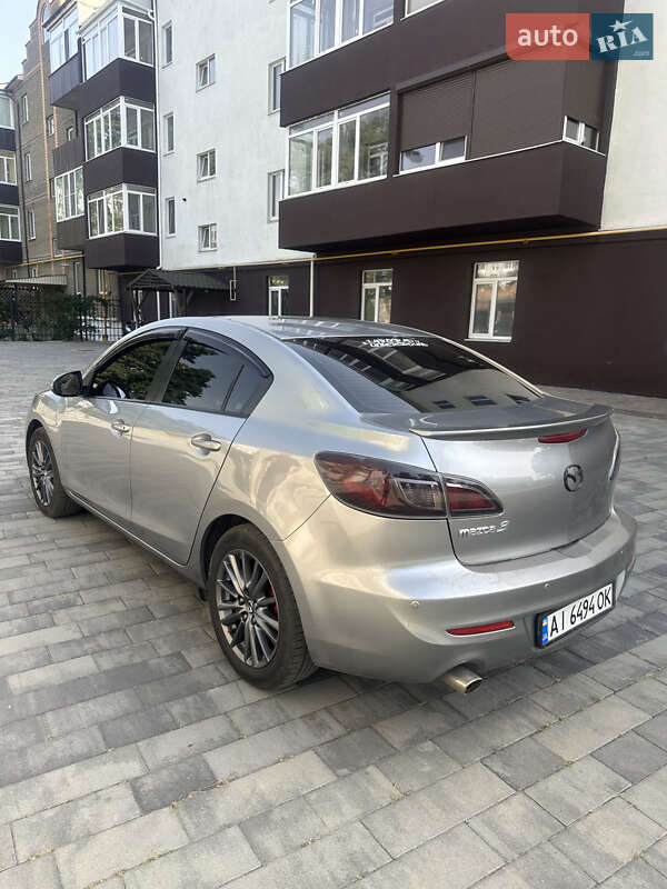 Седан Mazda 3 2012 в Охтирці
