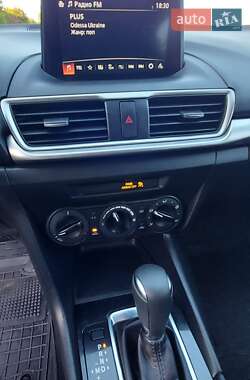 Хэтчбек Mazda 3 2016 в 