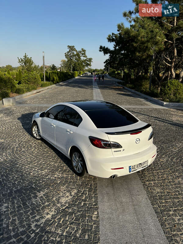 Седан Mazda 3 2011 в 