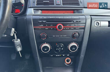 Седан Mazda 3 2004 в 