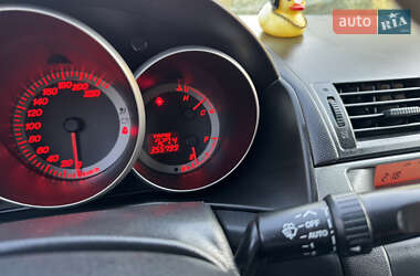 Седан Mazda 3 2004 в 