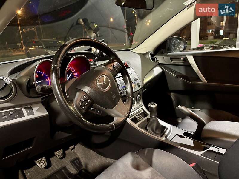 Седан Mazda 3 2011 в Киеве