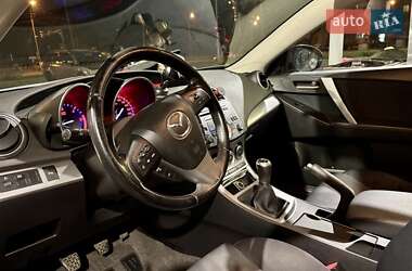 Седан Mazda 3 2011 в 