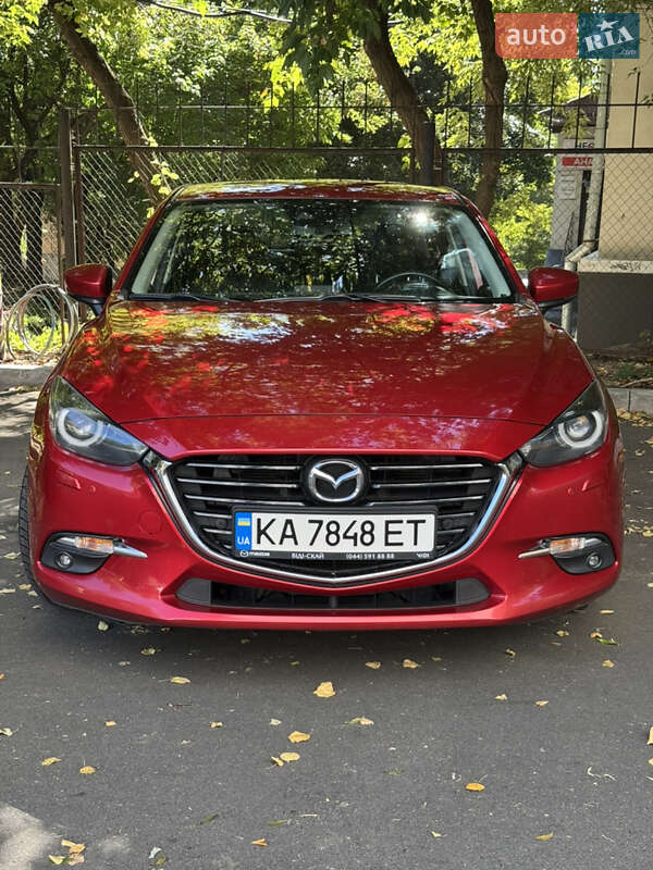 Седан Mazda 3 2017 в Киеве