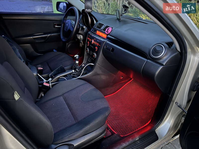 Седан Mazda 3 2005 в Летичіві