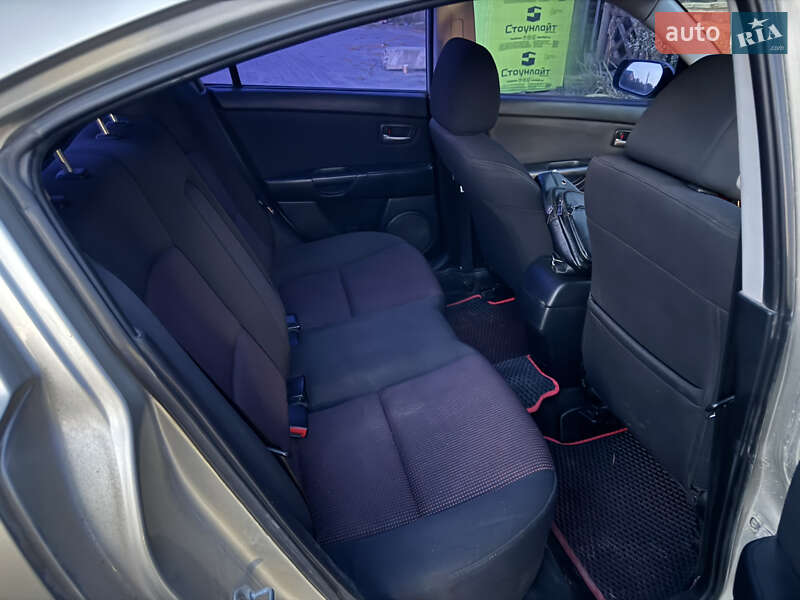 Седан Mazda 3 2005 в Летичіві