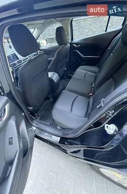 Седан Mazda 3 2015 в 