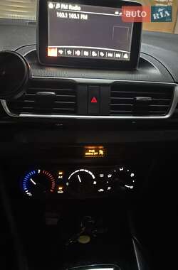 Седан Mazda 3 2015 в 