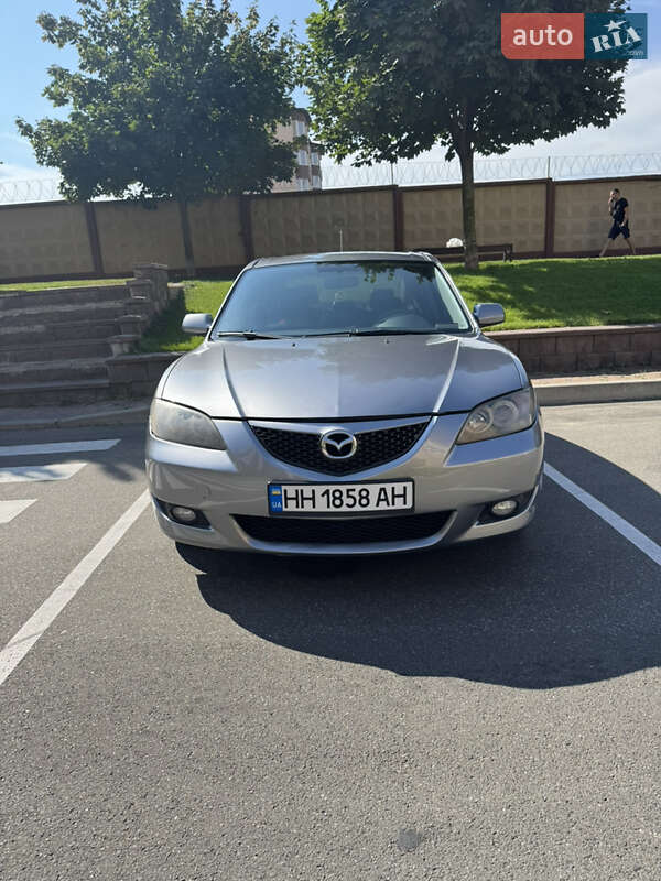 Седан Mazda 3 2004 в 