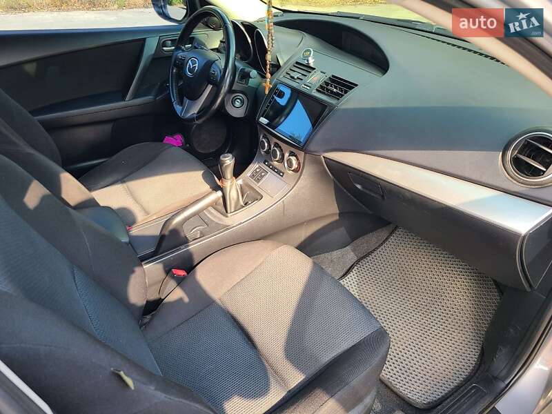 Седан Mazda 3 2010 в Горишних Плавнях