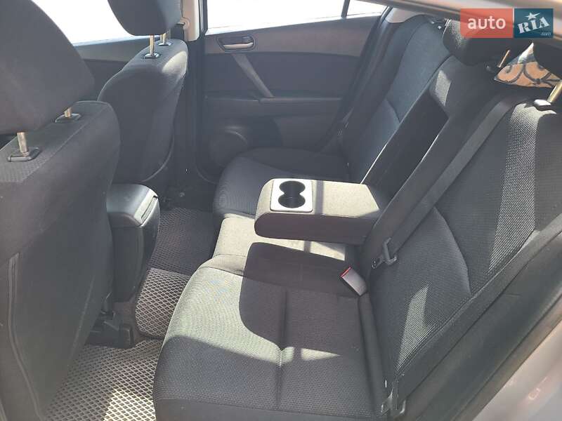 Седан Mazda 3 2010 в Горишних Плавнях