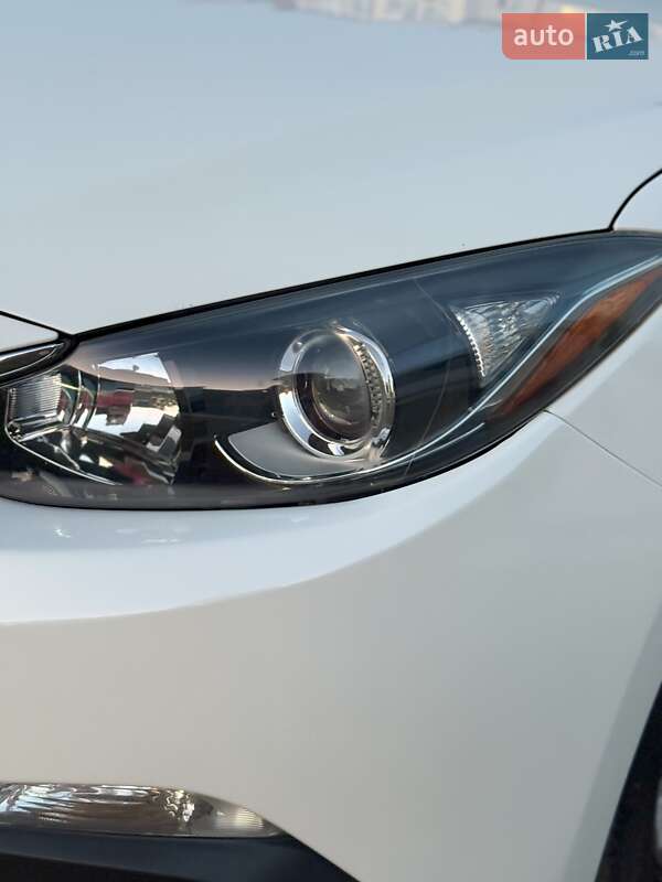 Седан Mazda 3 2013 в Виннице