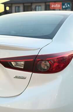 Седан Mazda 3 2013 в 