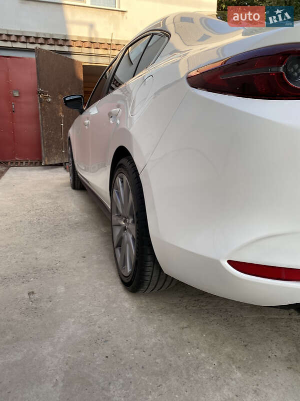 Седан Mazda 3 2018 в Днепре