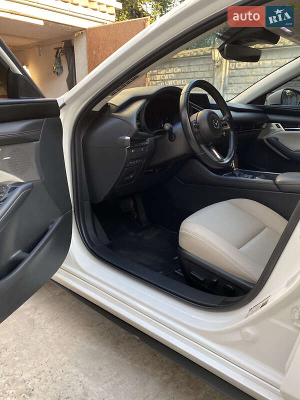 Седан Mazda 3 2018 в Днепре