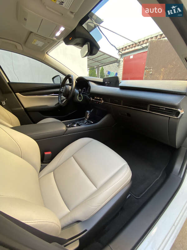 Седан Mazda 3 2018 в Днепре