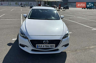 Седан Mazda 3 2016 в 
