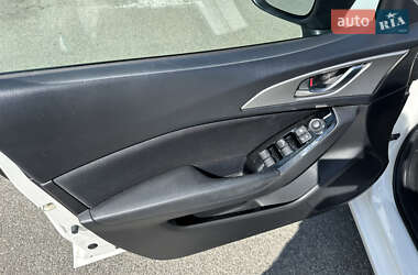 Седан Mazda 3 2016 в 