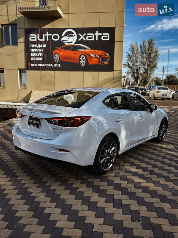 Седан Mazda 3 2018 в Николаеве