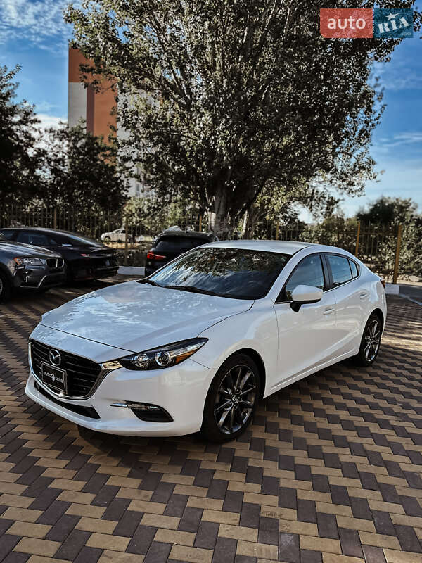Седан Mazda 3 2018 в Николаеве