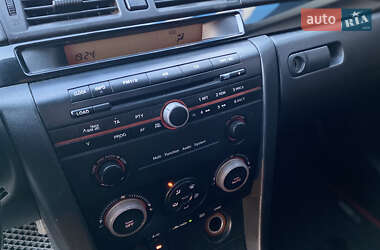 Седан Mazda 3 2004 в 