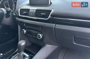 Седан Mazda 3 2015 в 