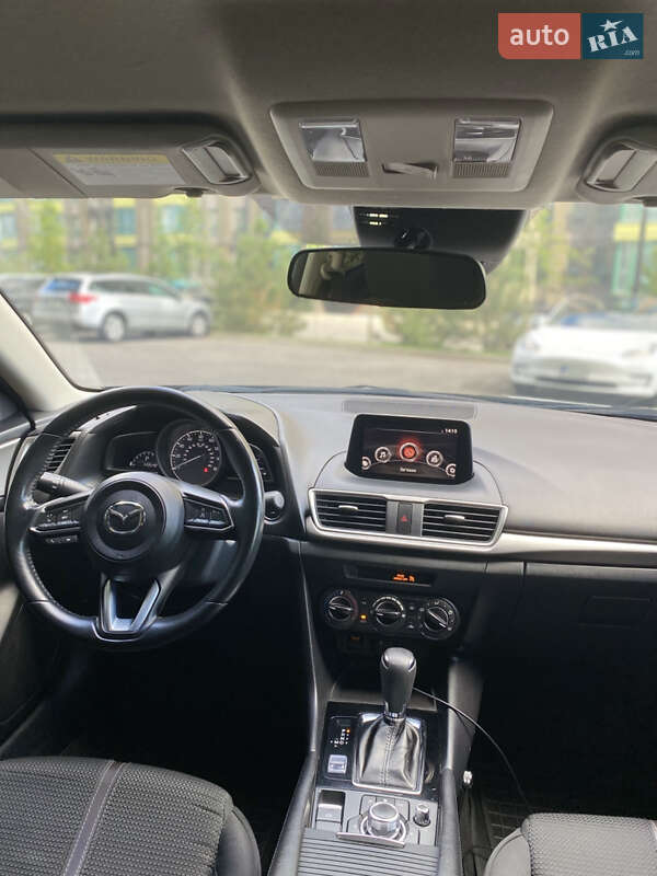Седан Mazda 3 2017 в Киеве