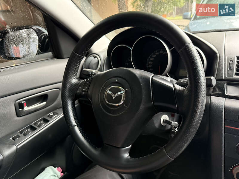 Седан Mazda 3 2003 в Луцке