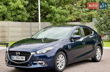 Седан Mazda 3 2017 в Киеве