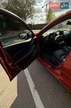 Хэтчбек Mazda 3 2015 в 