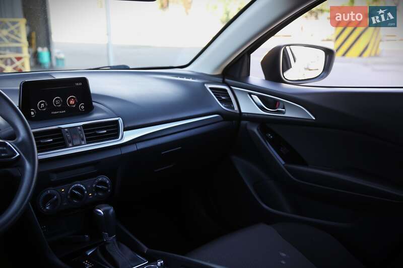 Седан Mazda 3 2018 в Киеве фото 15 Седан Mazda 3 2018 в Киеве