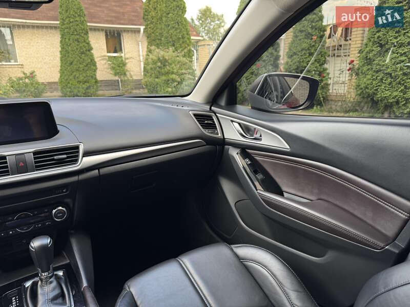 Седан Mazda 3 2018 в Харькове