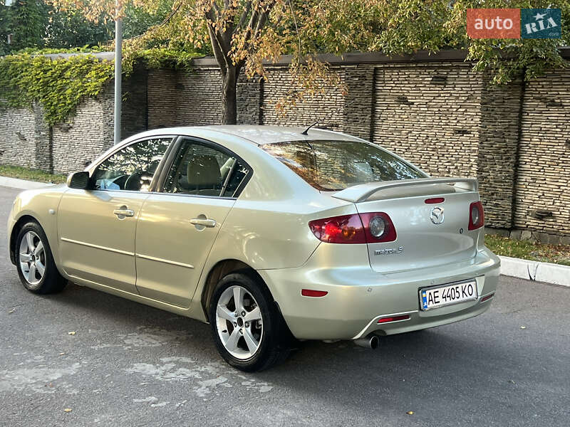 Седан Mazda 3 2004 в Днепре