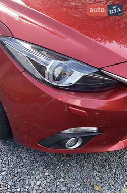 Седан Mazda 3 2016 в Ужгороде