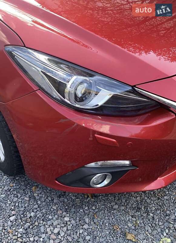 Седан Mazda 3 2016 в Ужгороде
