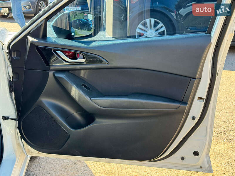 Седан Mazda 3 2014 в Виннице