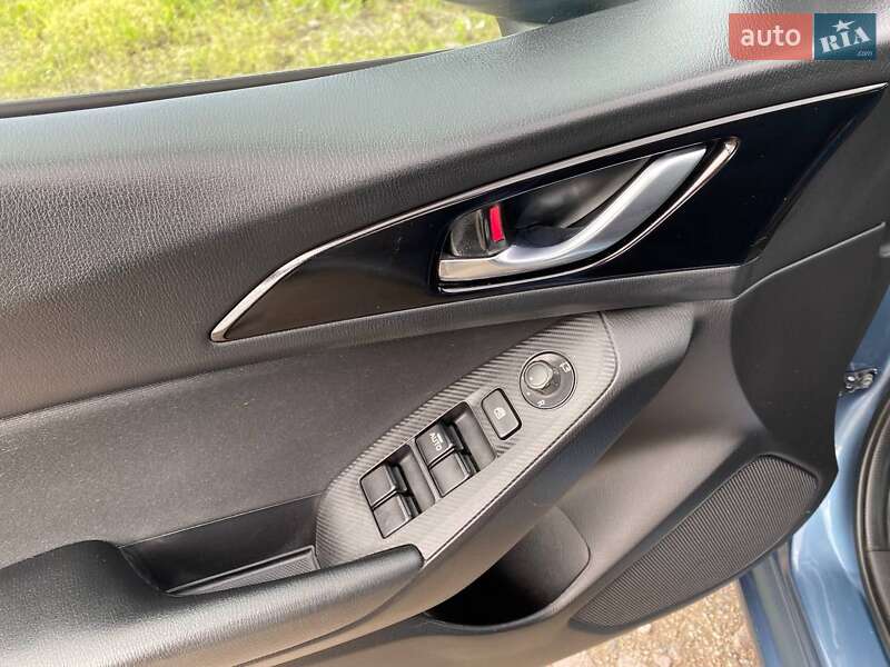 Седан Mazda 3 2014 в Львове