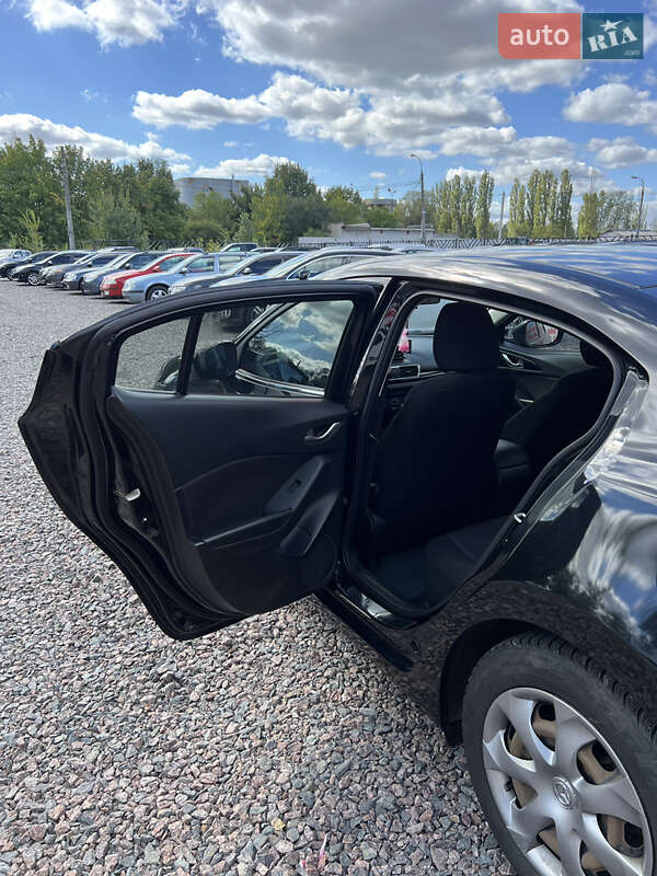 Седан Mazda 3 2016 в Черкассах