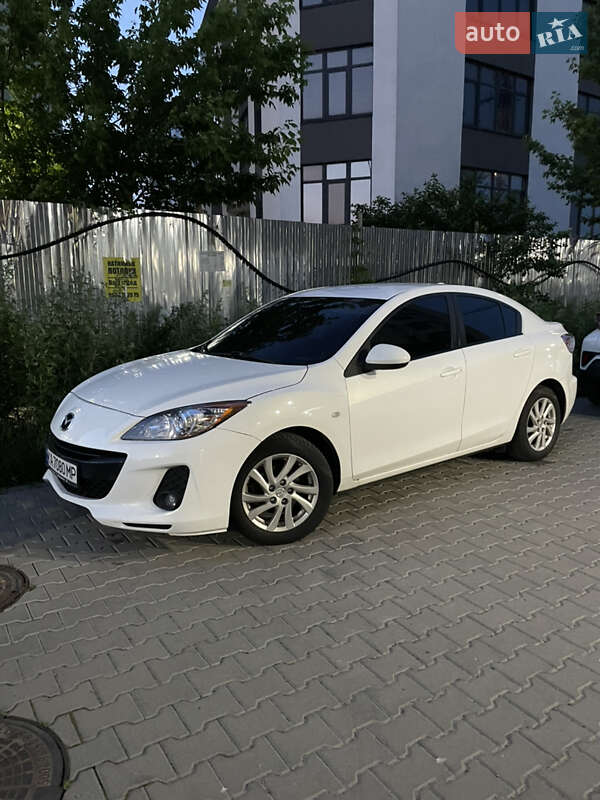 Седан Mazda 3 2011 в 