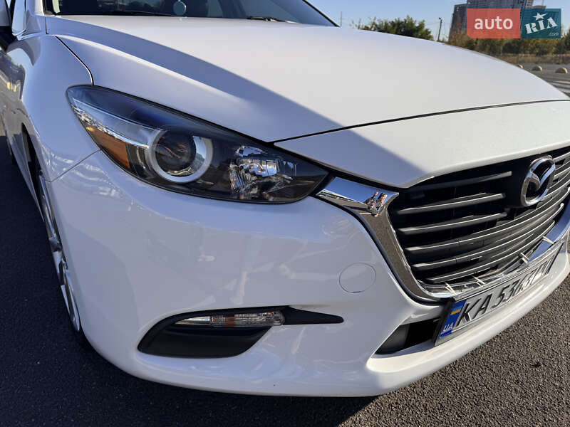 Седан Mazda 3 2017 в Киеве