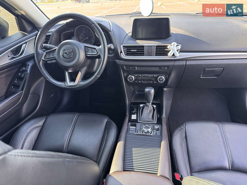 Седан Mazda 3 2017 в Киеве