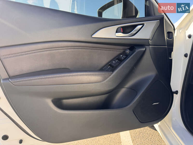 Седан Mazda 3 2017 в Киеве