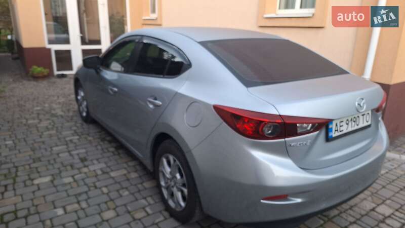 Седан Mazda 3 2016 в Днепре