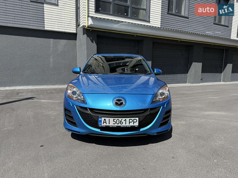 Седан Mazda 3 2011 в 