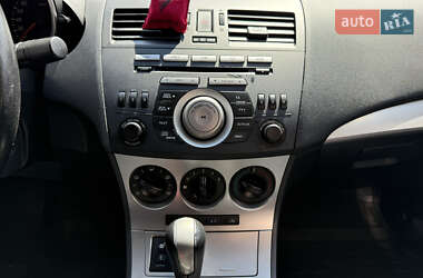 Седан Mazda 3 2011 в 