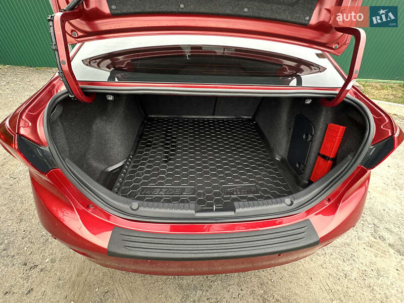 Седан Mazda 3 2014 в Киеве