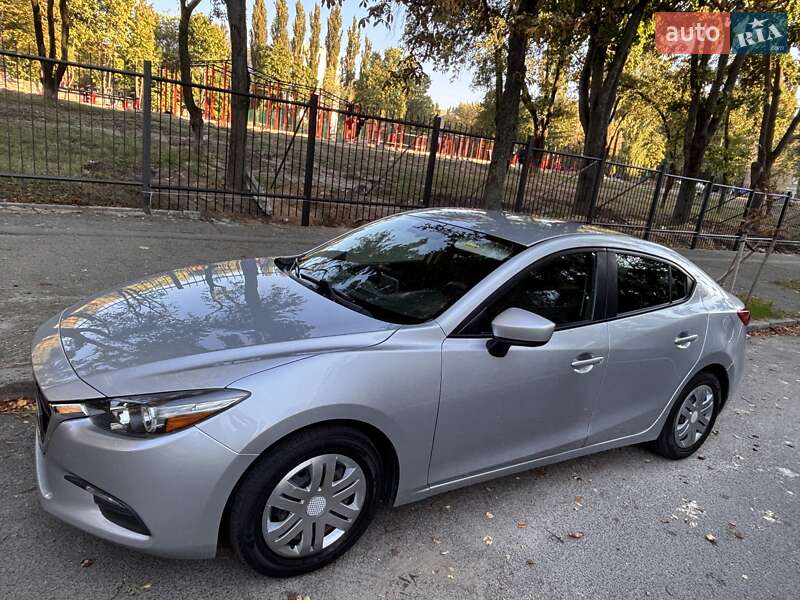 Седан Mazda 3 2016 в Киеве
