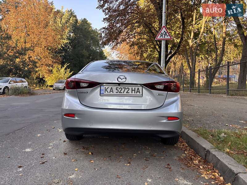 Седан Mazda 3 2016 в Киеве