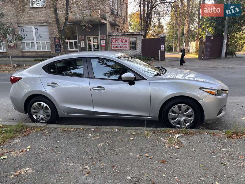 Седан Mazda 3 2016 в Киеве